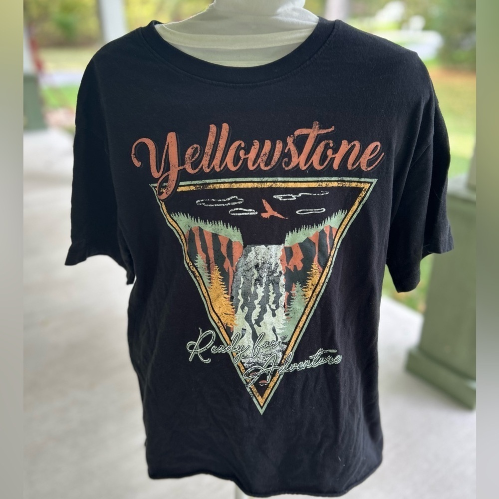 ☀️Vintage Yellowstone National Park graphic T-shirt. Awake-Classic Black Tee
